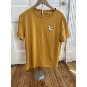 True Religion Men T-shirt Size XL Mustard Horseshoe Logo Short Sleeve